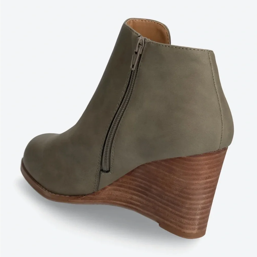 Report Womens Olive Guine Zipper Wedge Heeled Bootie Boots Size 7.5 NWOB